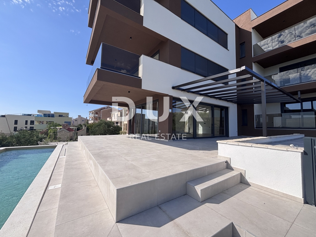 ZADAR, KOŽINO - Lussuoso appartamento a 100 metri dalla spiaggia, con piscina riscaldata e vista mare! 4 camere da letto! S1