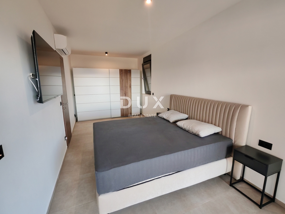 ZADAR, KOŽINO - Lussuoso appartamento a 100 metri dalla spiaggia, con piscina riscaldata e vista mare! 4 camere da letto! S1