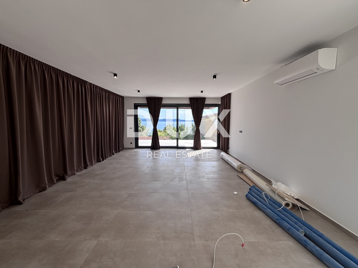 ZADAR, KOŽINO - Lussuoso appartamento a 100 metri dalla spiaggia, con piscina riscaldata e vista mare! 4 camere da letto! S1