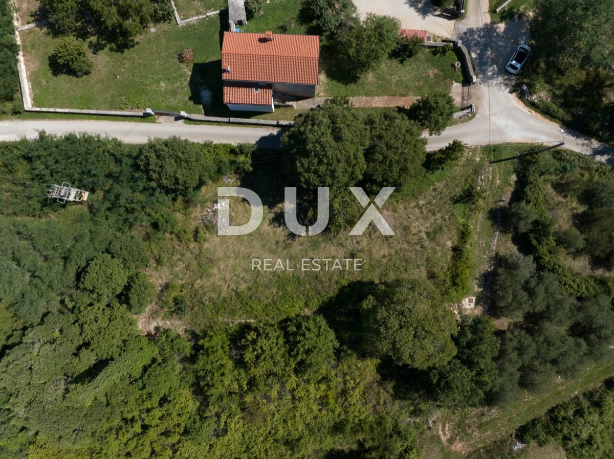 ISTRIA, PARENZO - Terreno edificabile con progetto per villa moderna vicino a Parenzo