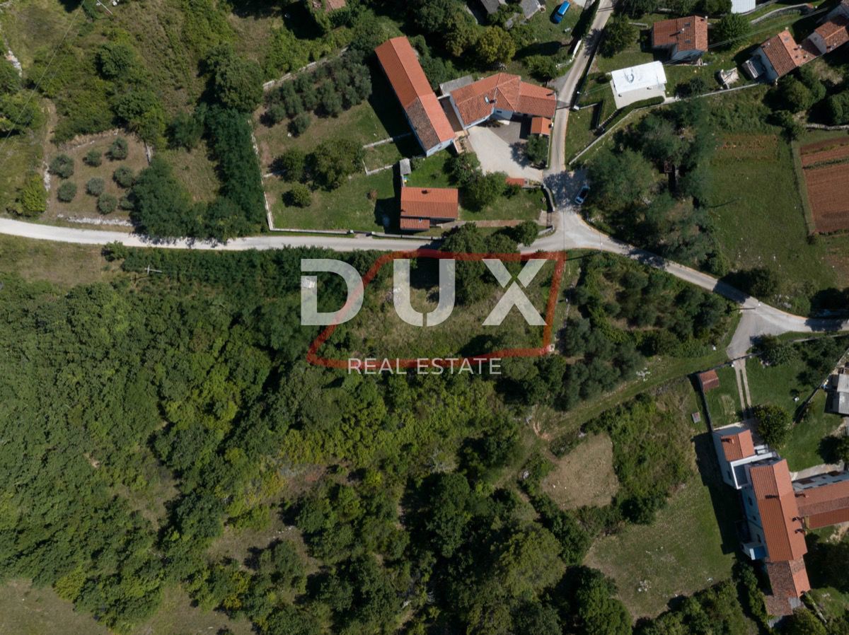 ISTRIA, PARENZO - Terreno edificabile con progetto per villa moderna vicino a Parenzo