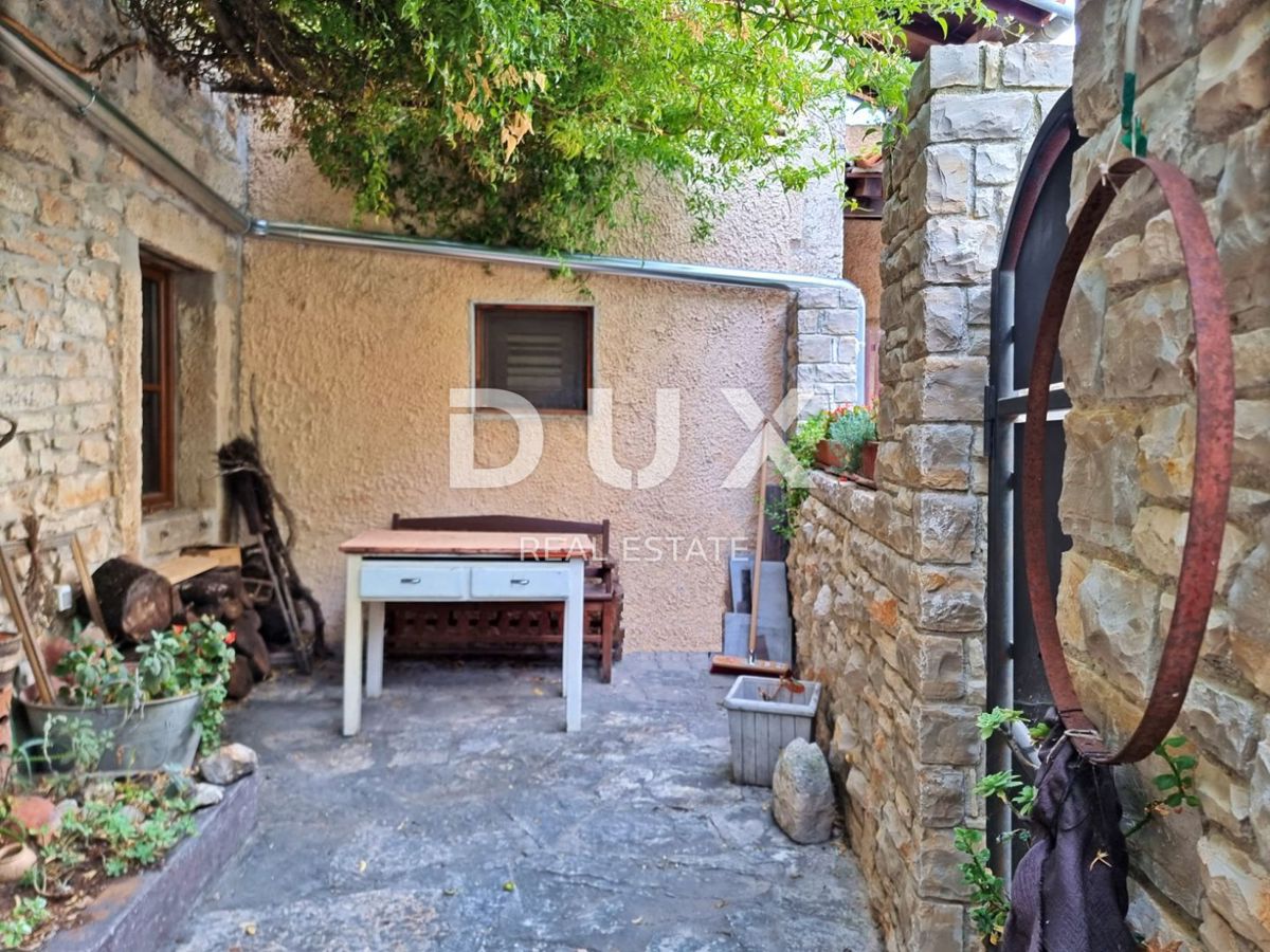 ISTRIA, MEDULINO - Casa in pietra a 500 m dal mare