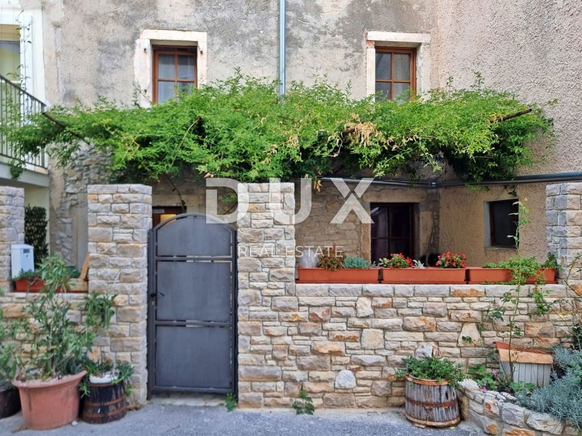 ISTRIA, MEDULINO - Casa in pietra a 500 m dal mare