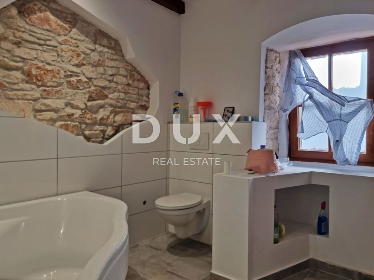 ISTRIA, MEDULINO - Casa in pietra a 500 m dal mare