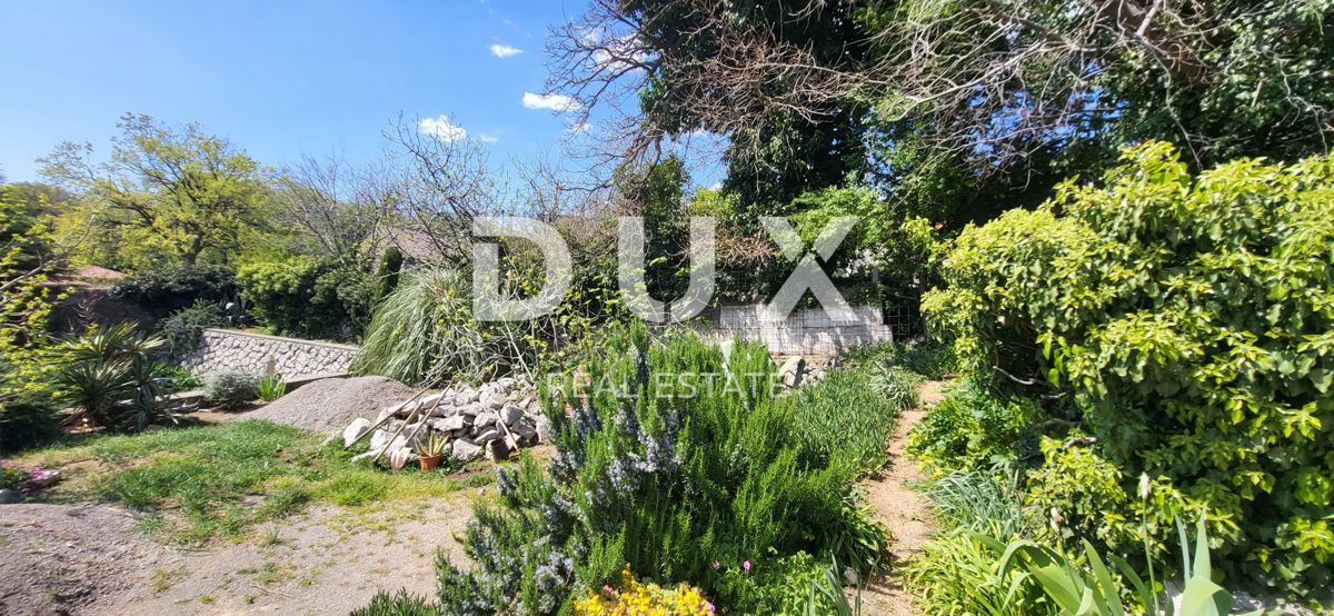 RIJEKA, KOSTRENA - Casa indipendente con bel giardino