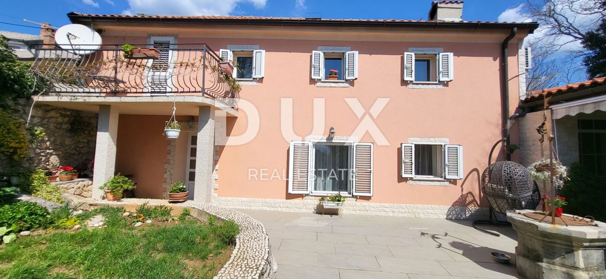 RIJEKA, KOSTRENA - Casa indipendente con bel giardino