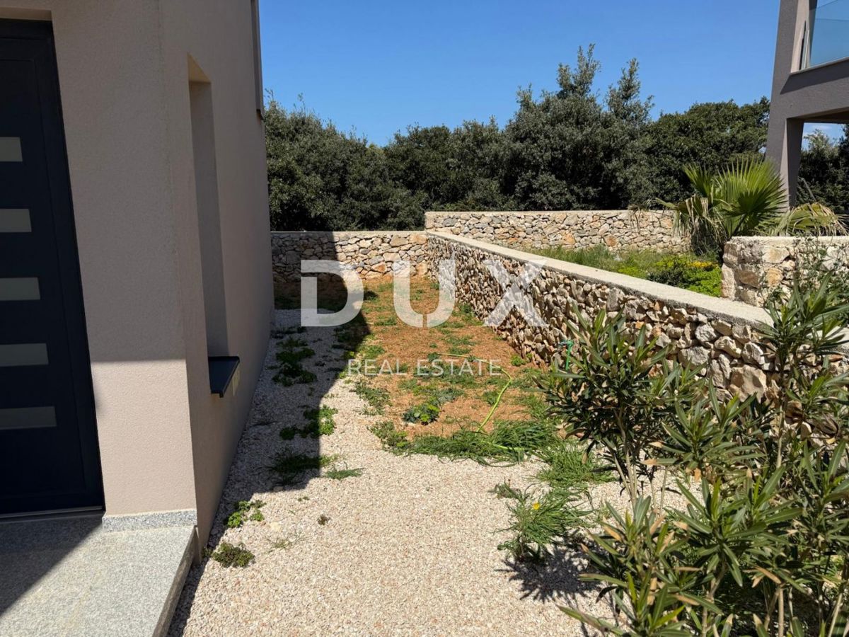 ISOLA DI PAG, MANDRE - Appartamento con 3 camere da letto + soggiorno in una casa di soli due appartamenti