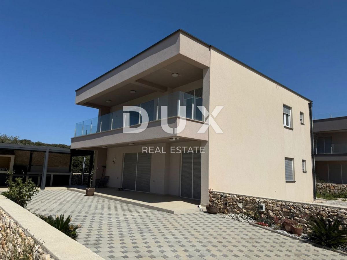 ISOLA DI PAG, MANDRE - Appartamento con 3 camere da letto + soggiorno in una casa di soli due appartamenti