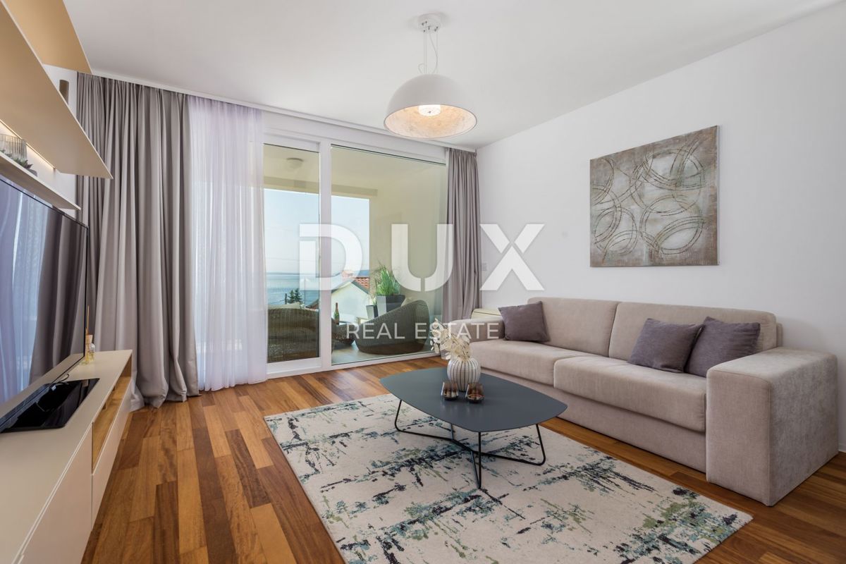 OPATIJA, IČIĆI – un moderno appartamento con piscina sul tetto in un nuovo edificio con vista mare