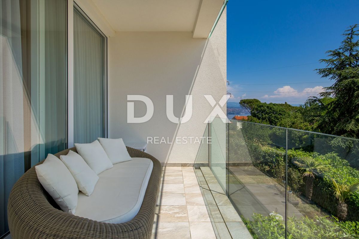 OPATIJA, IČIĆI – un moderno appartamento con piscina sul tetto in un nuovo edificio con vista mare
