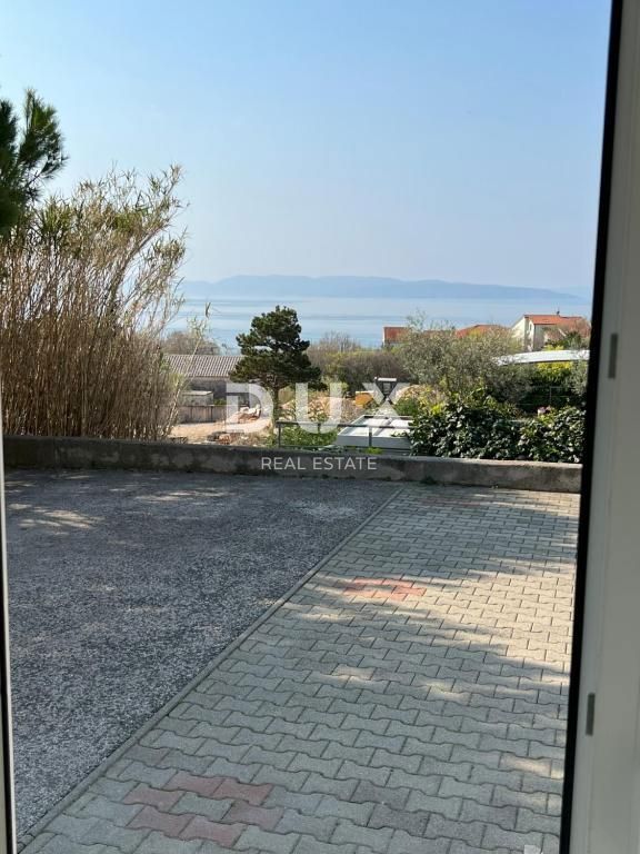 KOSTRENA, GLAVANI - Due appartamenti con ampio terrazzo e posti auto
