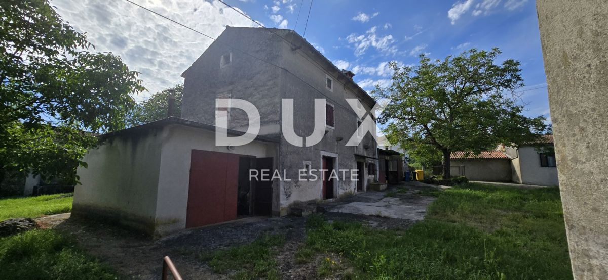 ISTRIA, LABIN - Ampia proprietà con 3 case e 18.500 m2 di terreno