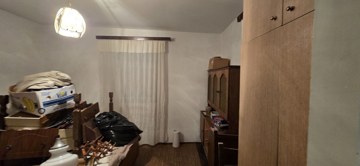ISTRIA, LABIN - Ampia proprietà con 3 case e 18.500 m2 di terreno