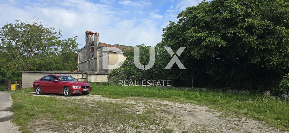 ISTRIA, LABIN - Ampia proprietà con 3 case e 18.500 m2 di terreno