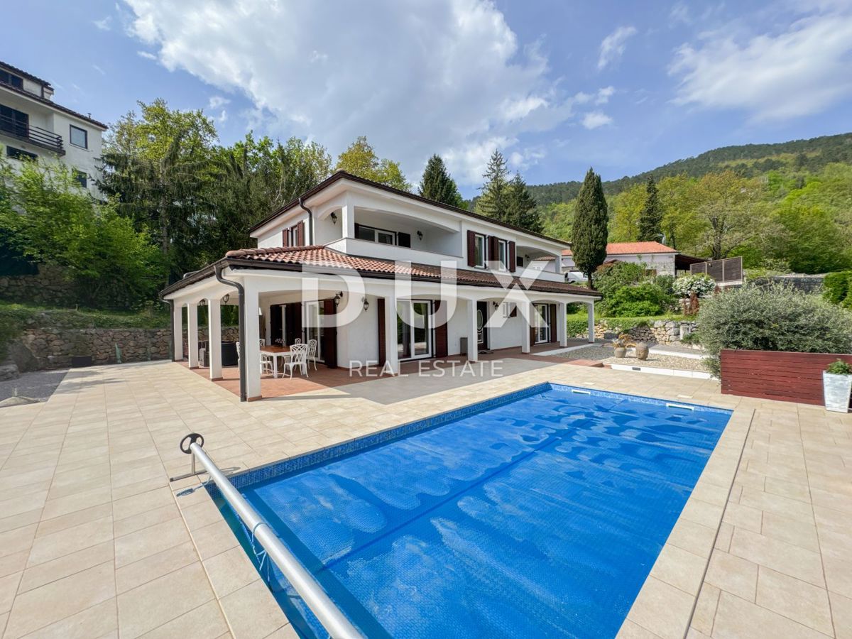 LOVRAN, LIGANJ - villa unica nella natura con piscina, vista di qualità e ulteriore potenziale di costruzione