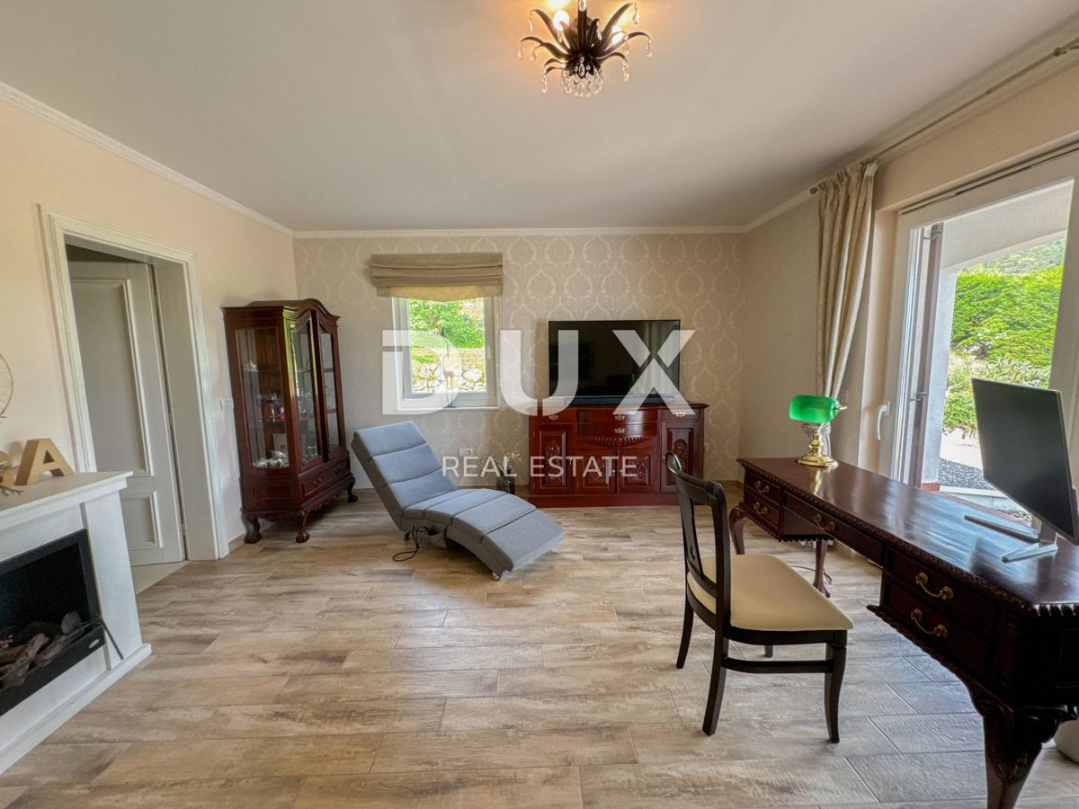 LOVRAN, LIGANJ - villa unica nella natura con piscina, vista di qualità e ulteriore potenziale di costruzione