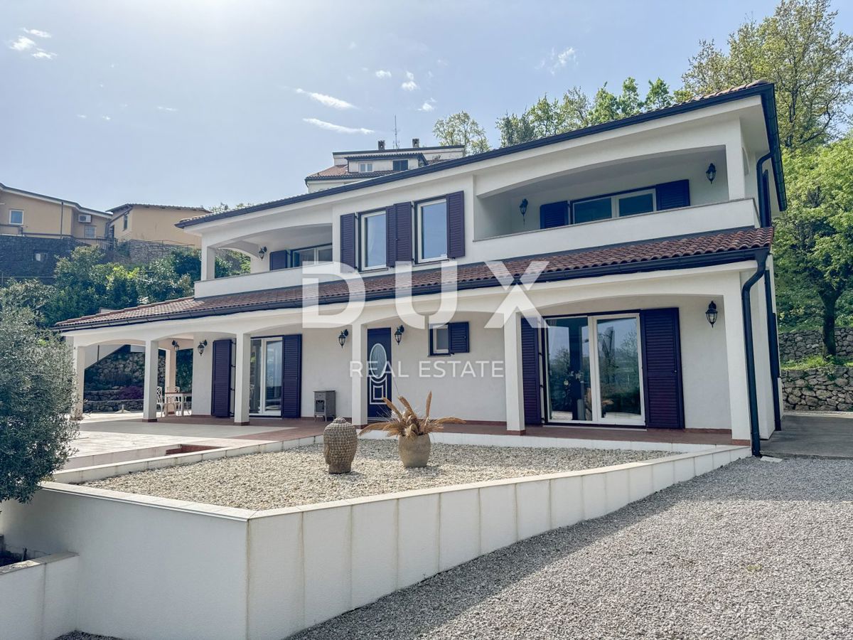 LOVRAN, LIGANJ - villa unica nella natura con piscina, vista di qualità e ulteriore potenziale di costruzione