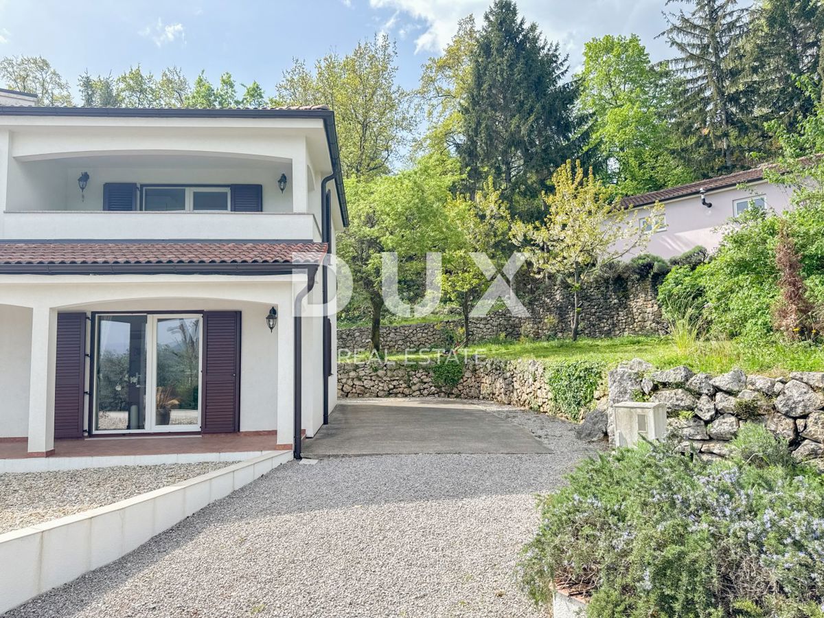 LOVRAN, LIGANJ - villa unica nella natura con piscina, vista di qualità e ulteriore potenziale di costruzione