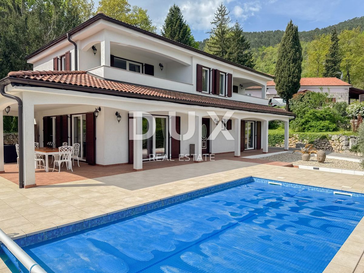 LOVRAN, LIGANJ - villa unica nella natura con piscina, vista di qualità e ulteriore potenziale di costruzione