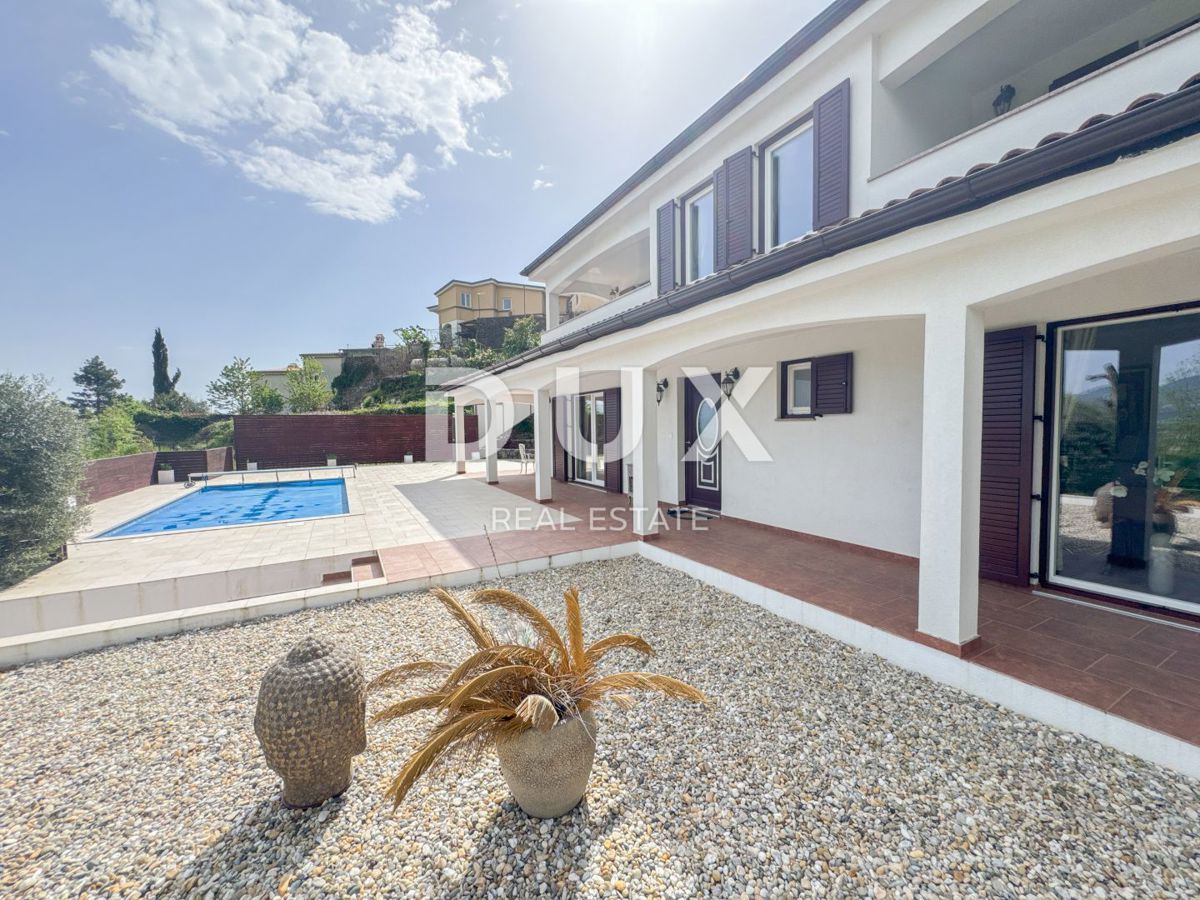 LOVRAN, LIGANJ - villa unica nella natura con piscina, vista di qualità e ulteriore potenziale di costruzione