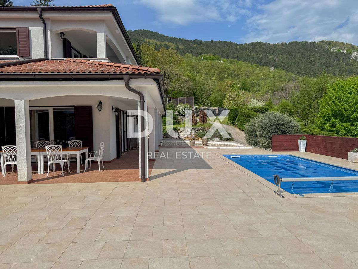 LOVRAN, LIGANJ - villa unica nella natura con piscina, vista di qualità e ulteriore potenziale di costruzione