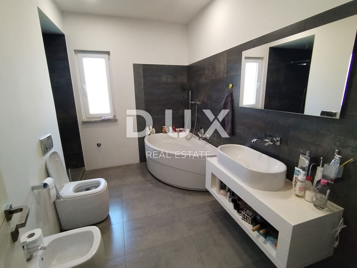 Appartamento Valdebek, Pula, 250m2