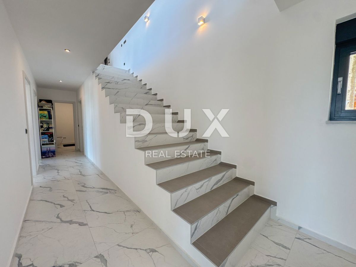 CRIKVENICA, QUARNERO - Villa moderna con piscina e vista panoramica sul mare (casa + appartamento)