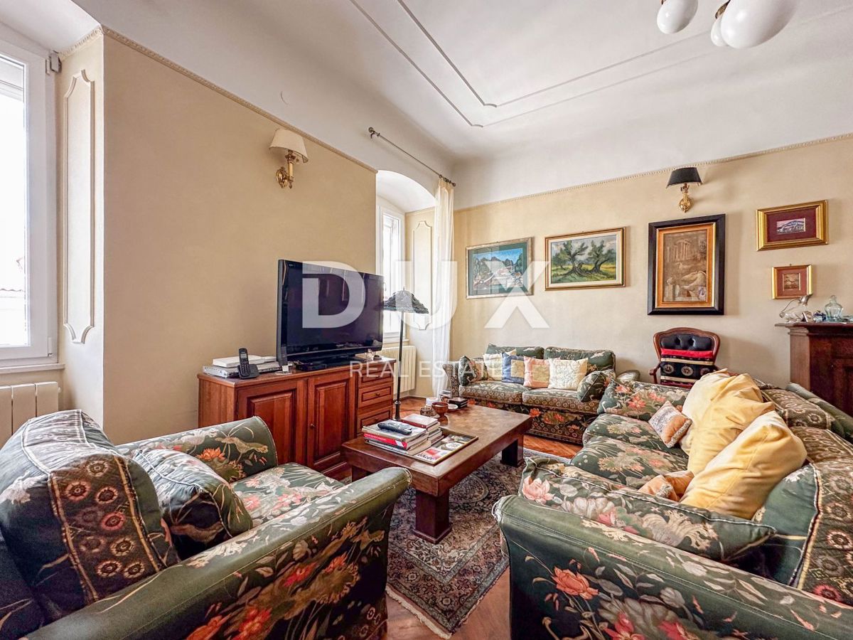 RIJEKA, CENTRO - appartamento, 4 camere da letto + soggiorno, 3° piano, ARREDATO LUSSUOSAMENTE!