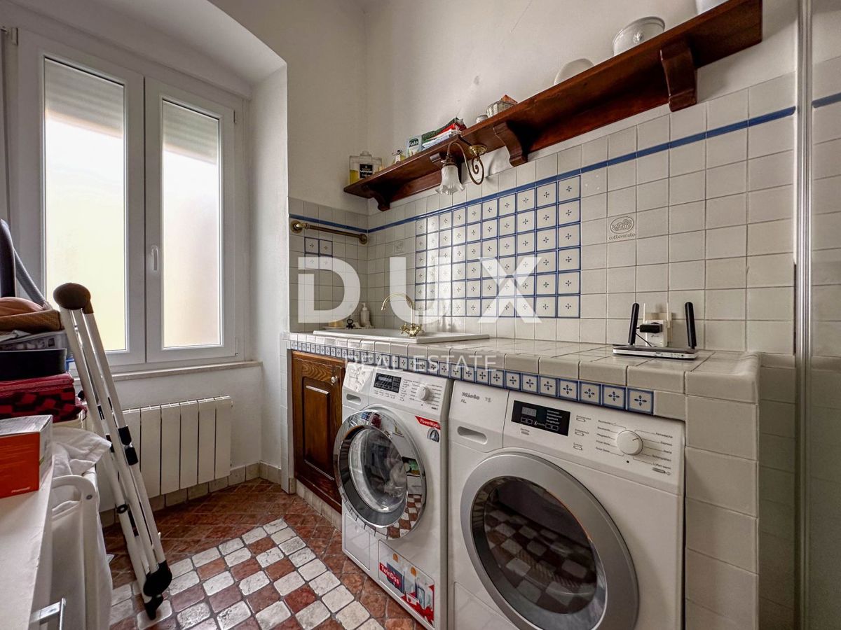 RIJEKA, CENTRO - appartamento, 4 camere da letto + soggiorno, 3° piano, ARREDATO LUSSUOSAMENTE!
