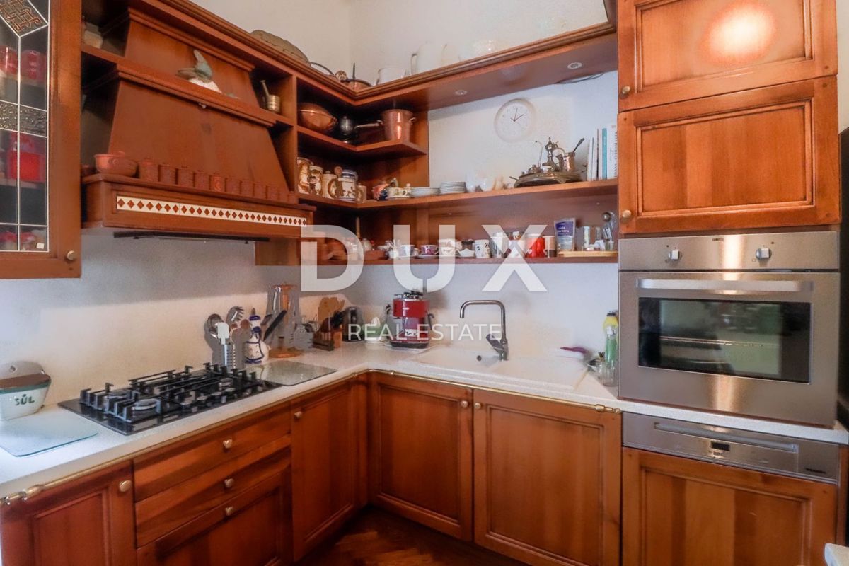 RIJEKA, CENTRO - appartamento, 4 camere da letto + soggiorno, 3° piano, ARREDATO LUSSUOSAMENTE!