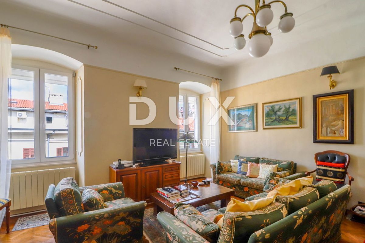 RIJEKA, CENTRO - appartamento, 4 camere da letto + soggiorno, 3° piano, ARREDATO LUSSUOSAMENTE!