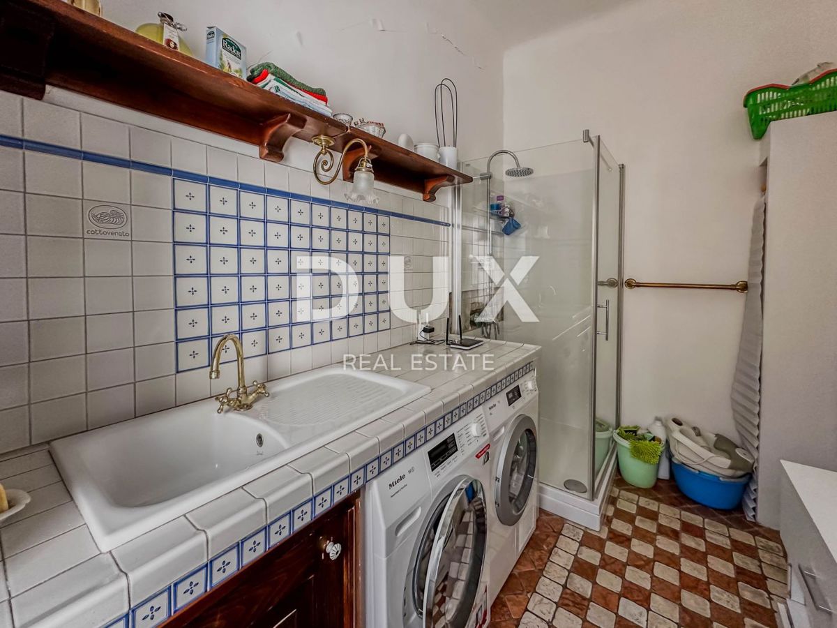 RIJEKA, CENTRO - appartamento, 4 camere da letto + soggiorno, 3° piano, ARREDATO LUSSUOSAMENTE!