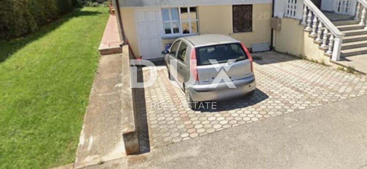 ISTRIA, UMAGO - appartamento con tre camere da letto al piano seminterrato