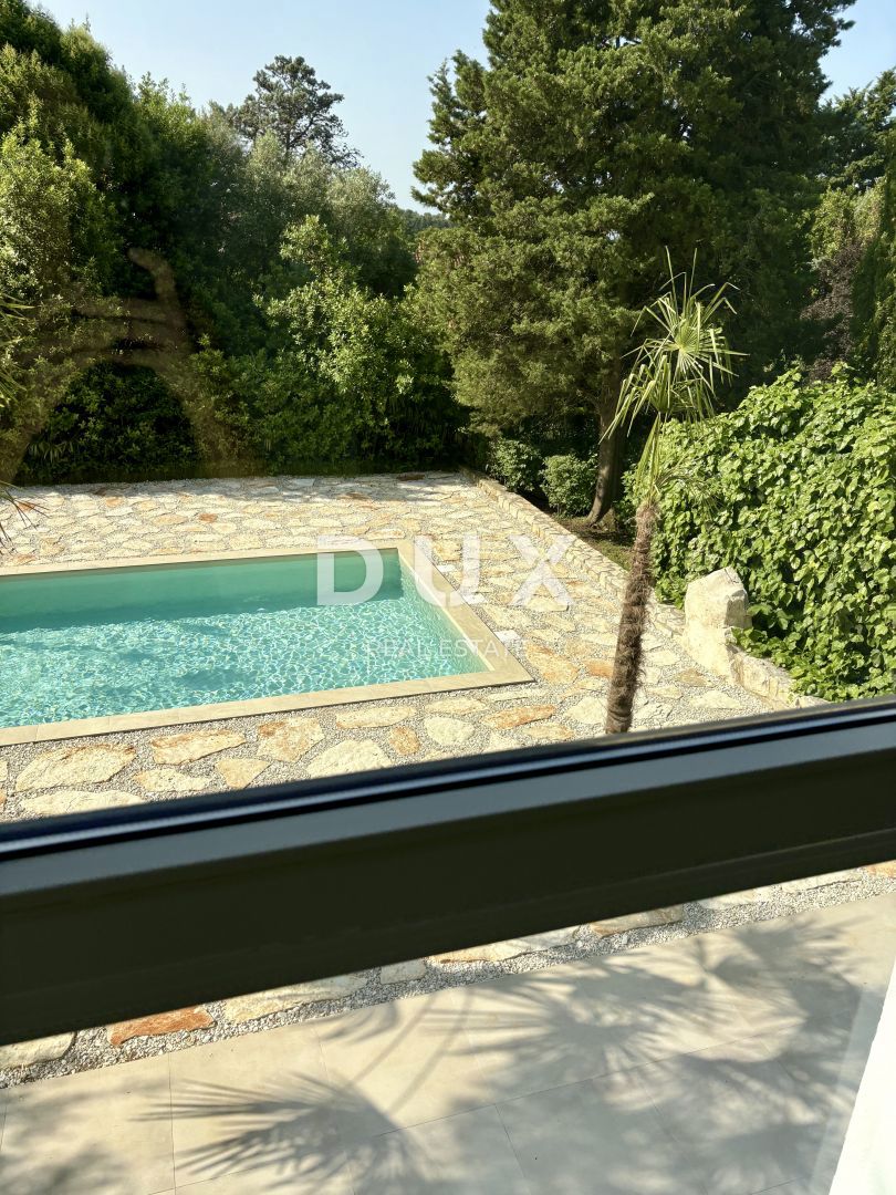 ISTRIA, UMAGO - Casa plurifamiliare con piscina vicino al mare