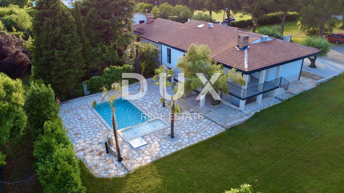 ISTRIA, UMAGO - Casa plurifamiliare con piscina vicino al mare