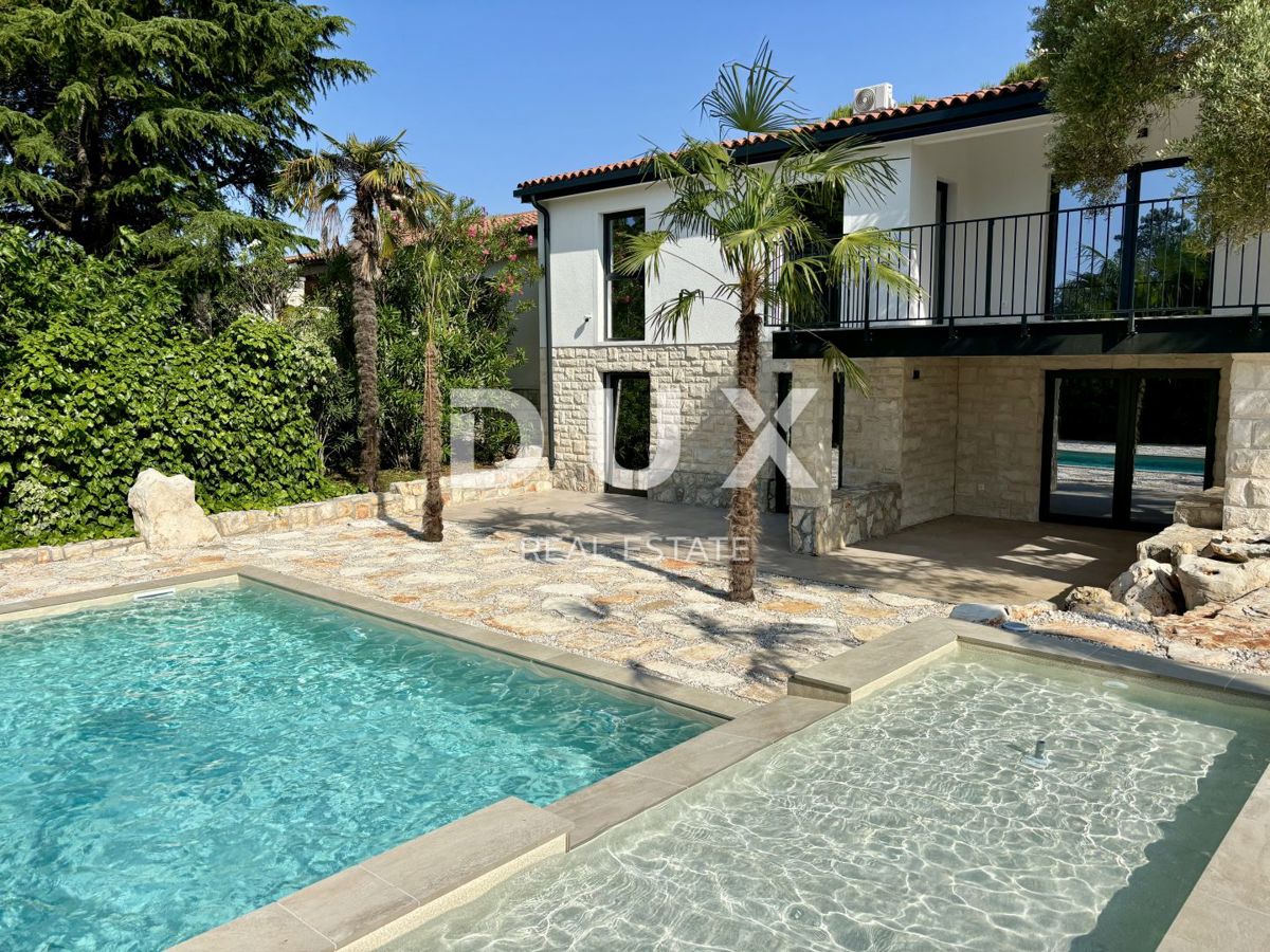 ISTRIA, UMAGO - Casa plurifamiliare con piscina vicino al mare