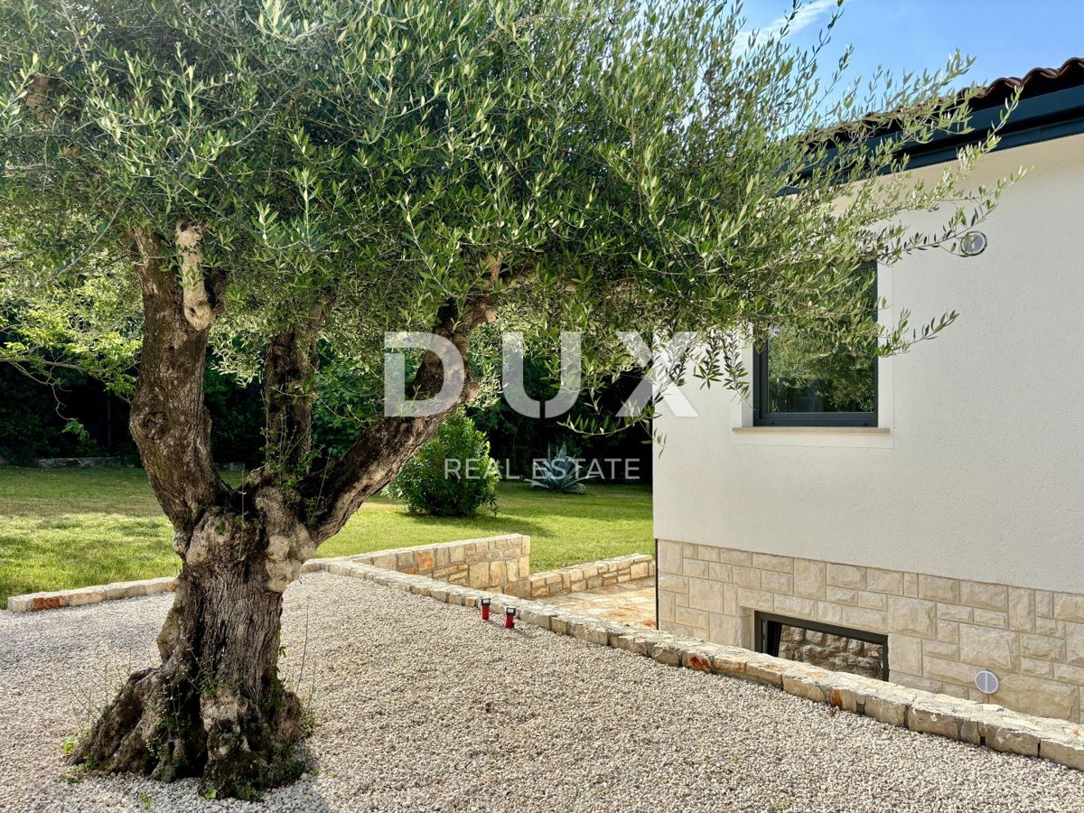 ISTRIA, UMAGO - Casa plurifamiliare con piscina vicino al mare