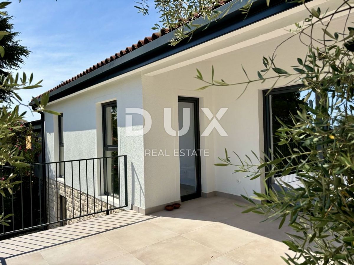 ISTRIA, UMAGO - Casa plurifamiliare con piscina vicino al mare