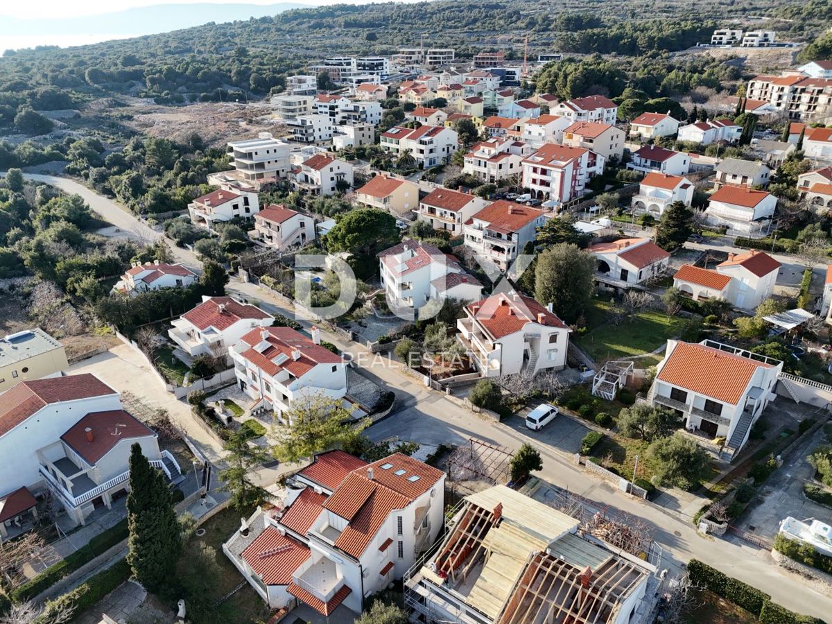 ISOLA DI KRK, KRK - Terreno edificabile attraente nella splendida Krk, 927 m2