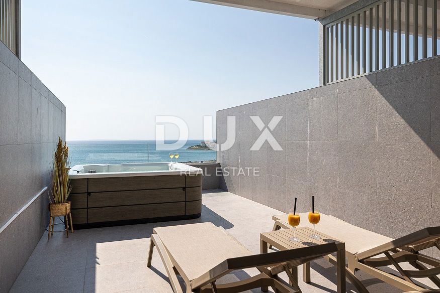 ISOLA DI PAG, POVLJANA - Appartamento duplex 83m2, 1a fila al mare