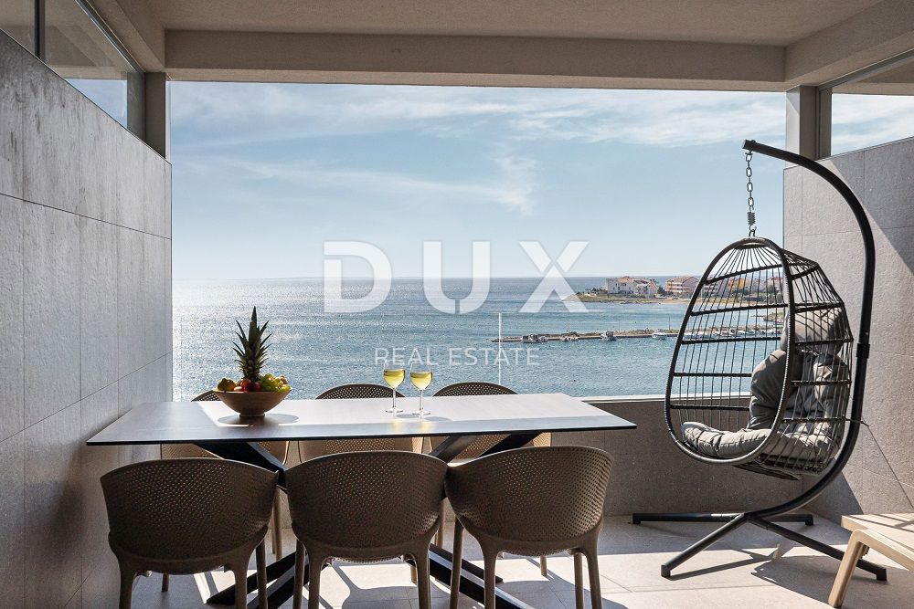 ISOLA DI PAG, POVLJANA - Appartamento duplex 83m2, 1a fila al mare
