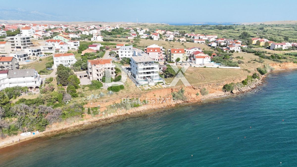 ISOLA DI PAG, POVLJANA - Appartamento duplex 83m2, 1a fila al mare