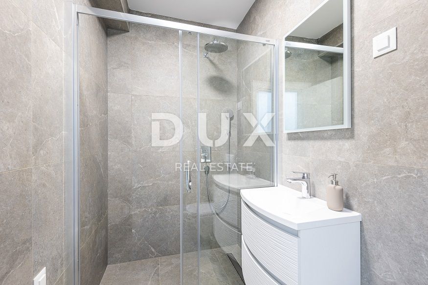 ISOLA DI PAG, POVLJANA - Appartamento duplex 83m2, 1a fila al mare