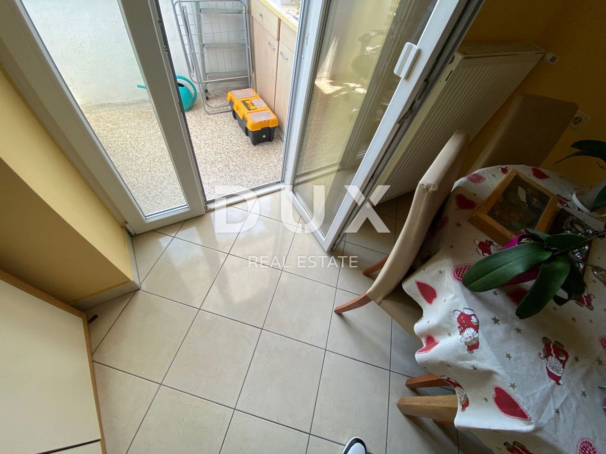 RIJEKA, ŠKURINJE - appartamento 100 m2 con vista mare, 3 camere da letto + bagno, 2 balconi! OPPORTUNITÀ!