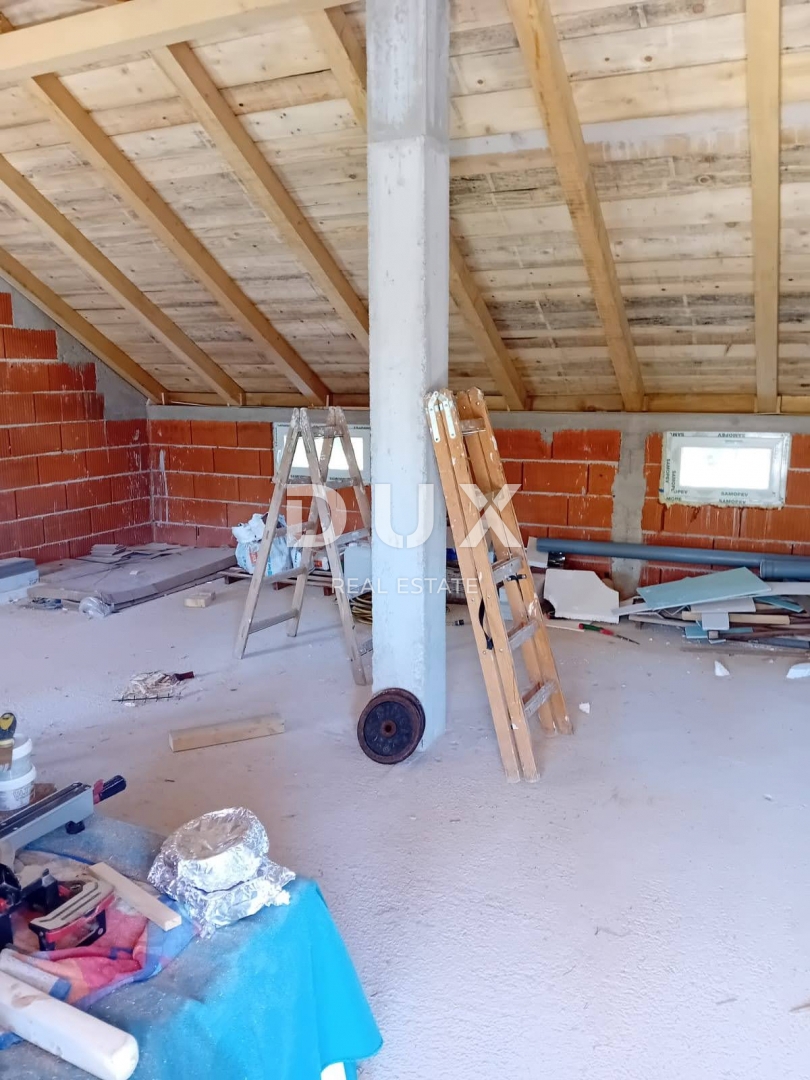 STANKOVCI, ZARA - AFFARE! Affascinante casa antica ristrutturata con cortile