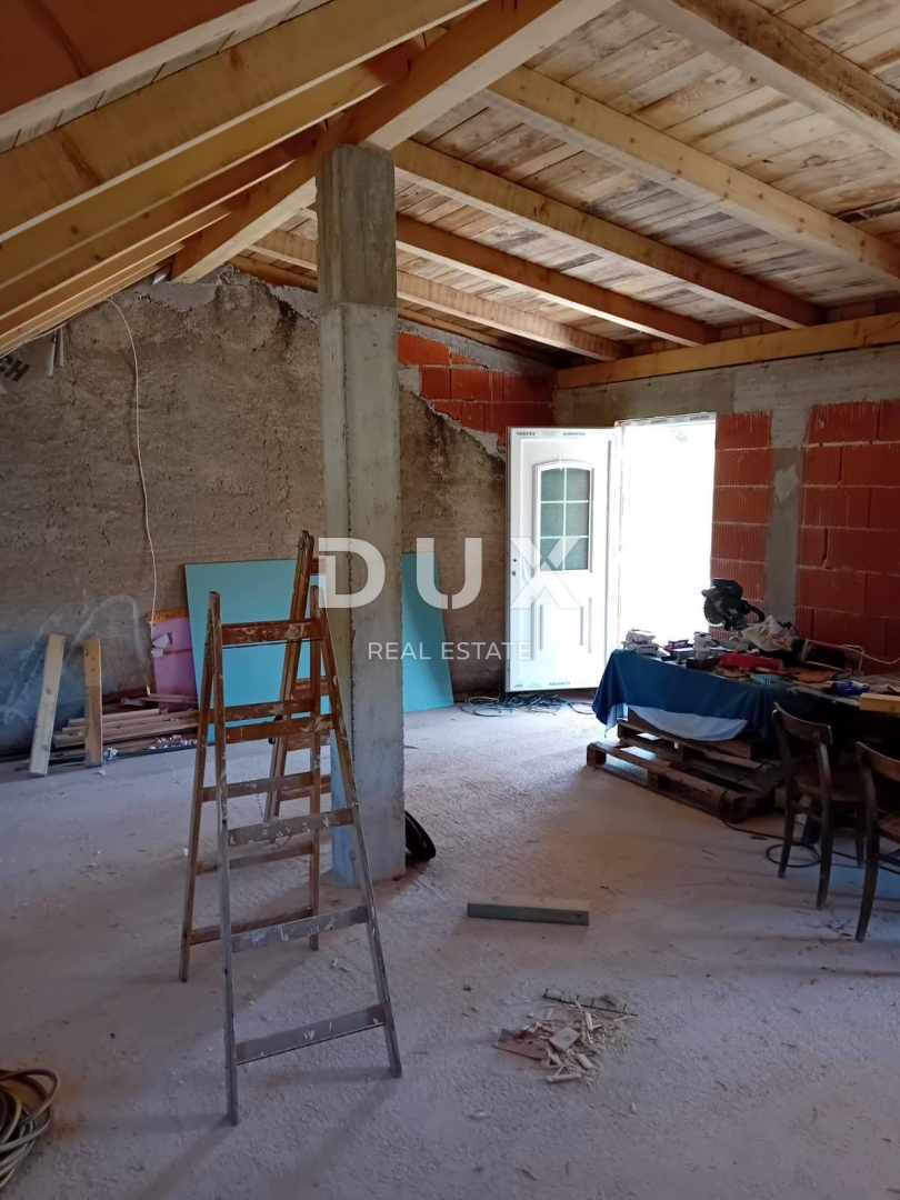 STANKOVCI, ZARA - AFFARE! Affascinante casa antica ristrutturata con cortile