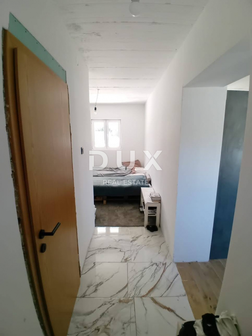 STANKOVCI, ZARA - AFFARE! Affascinante casa antica ristrutturata con cortile