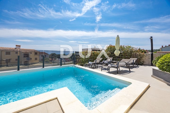 ISTRIA, LIŽNJAN - Villa moderna con piscina e vista panoramica sul mare, a soli 500 metri dalle spiagge 