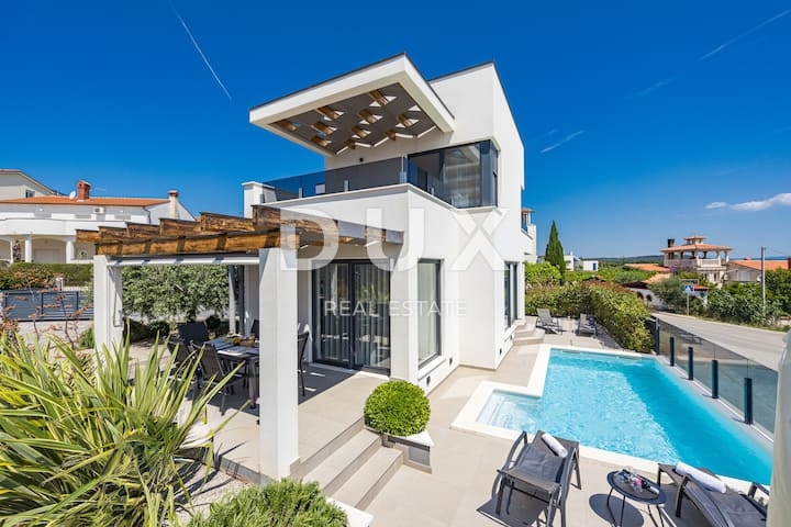 ISTRIA, LIŽNJAN - Villa moderna con piscina e vista panoramica sul mare, a soli 500 metri dalle spiagge 