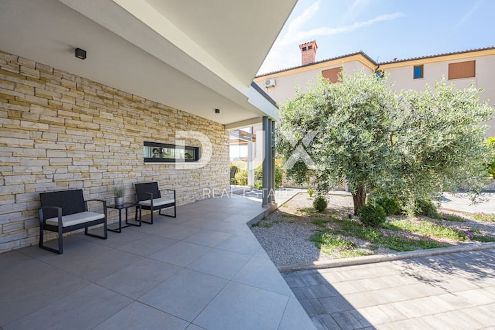 ISTRIA, LIŽNJAN - Villa moderna con piscina e vista panoramica sul mare, a soli 500 metri dalle spiagge 